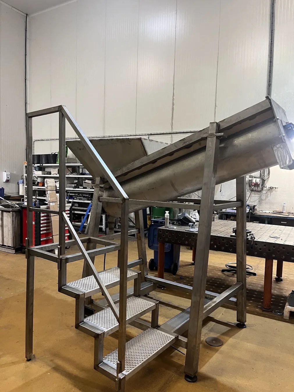 Inox trechter met trapconstructie